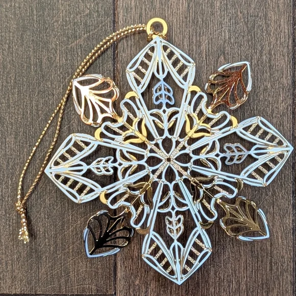 Baldwin Brass “Arctic Ice Flower” Ornament – 24kt Gold Finished Brass Snowflake - Picture 2 of 6